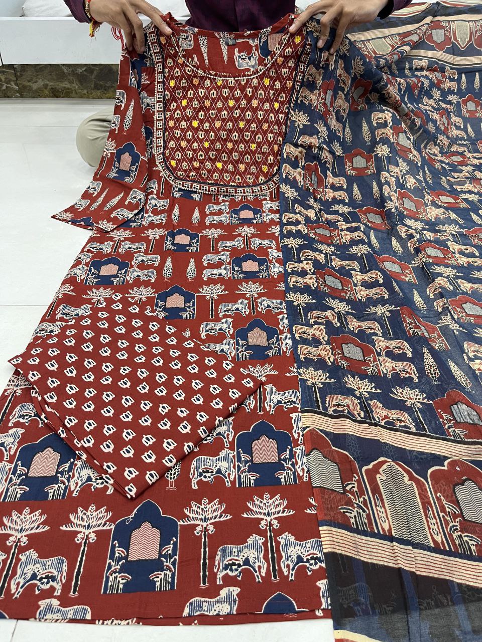 Straight Printed Kurta and Pant Set For Women in Cotton Fabric