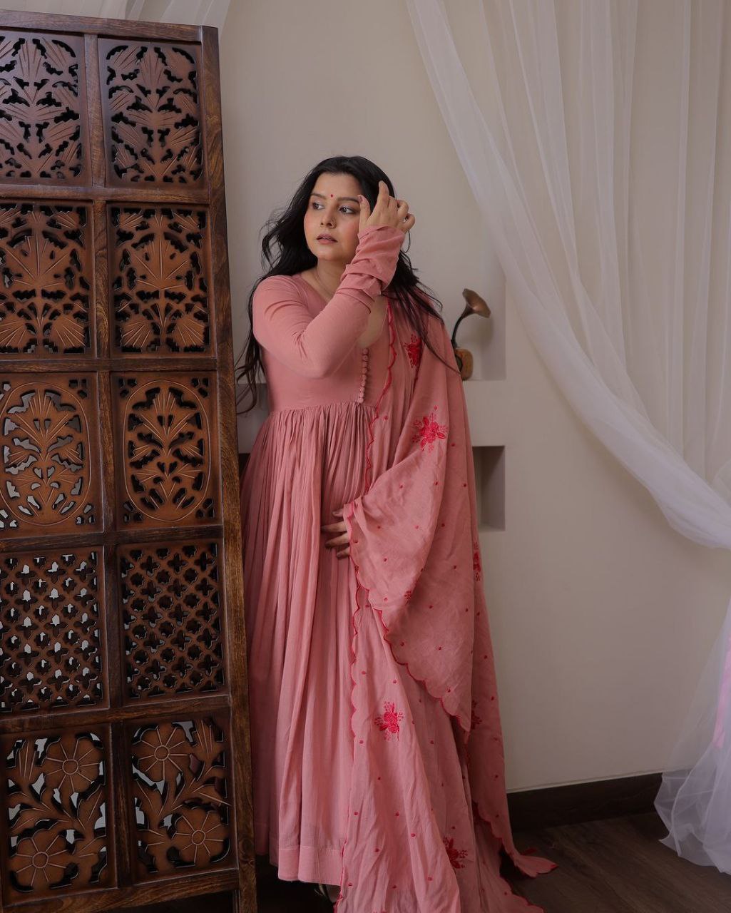 Elegant Heavy Georgette Gown-Pant-Dupatta Set β Fully Stitched, Ready-to-Wear Glamour for Every Occasion!