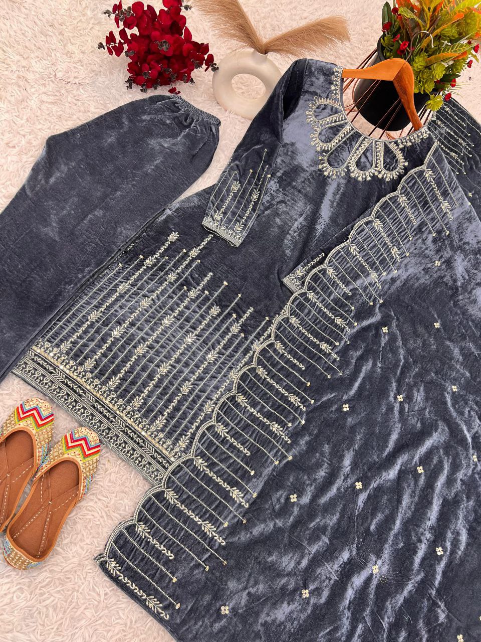 Elevate Your Style with the New Designer Party Wear Look β¨π