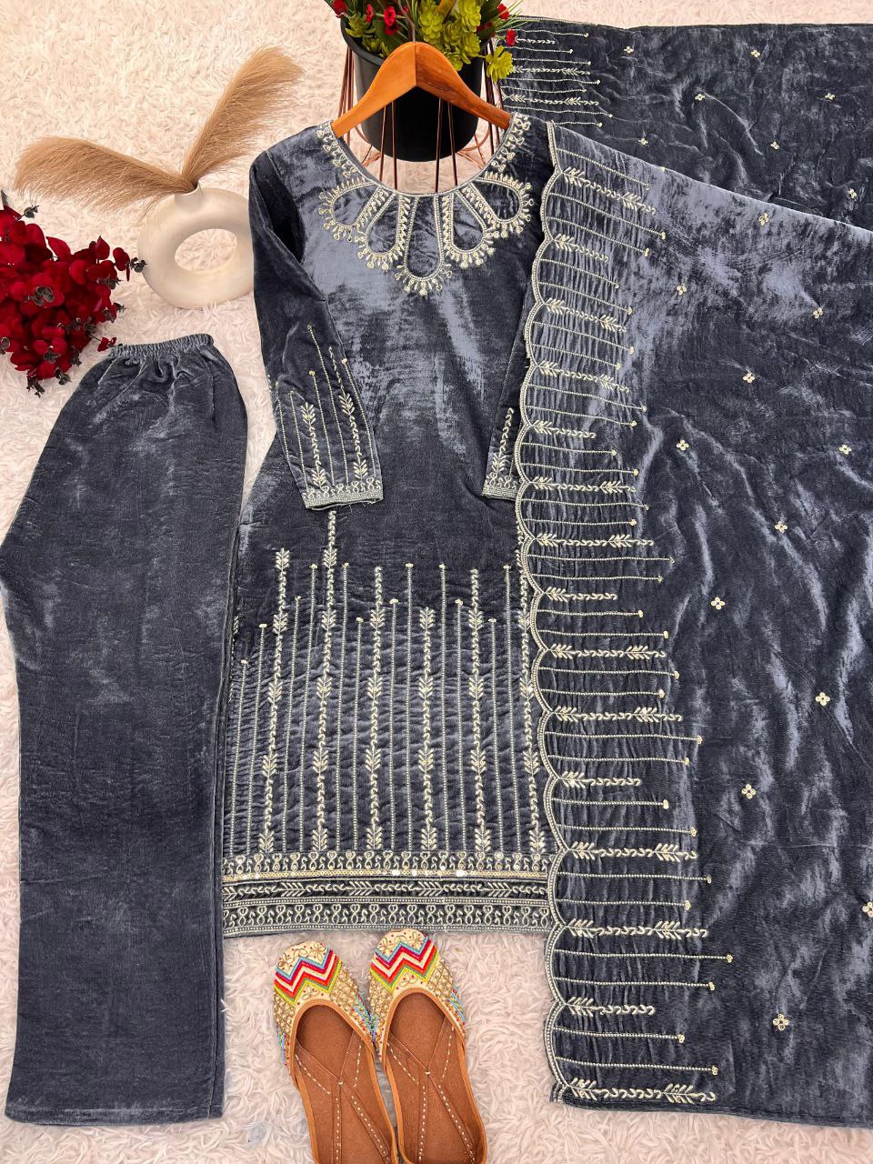 Elevate Your Style with the New Designer Party Wear Look β¨π
