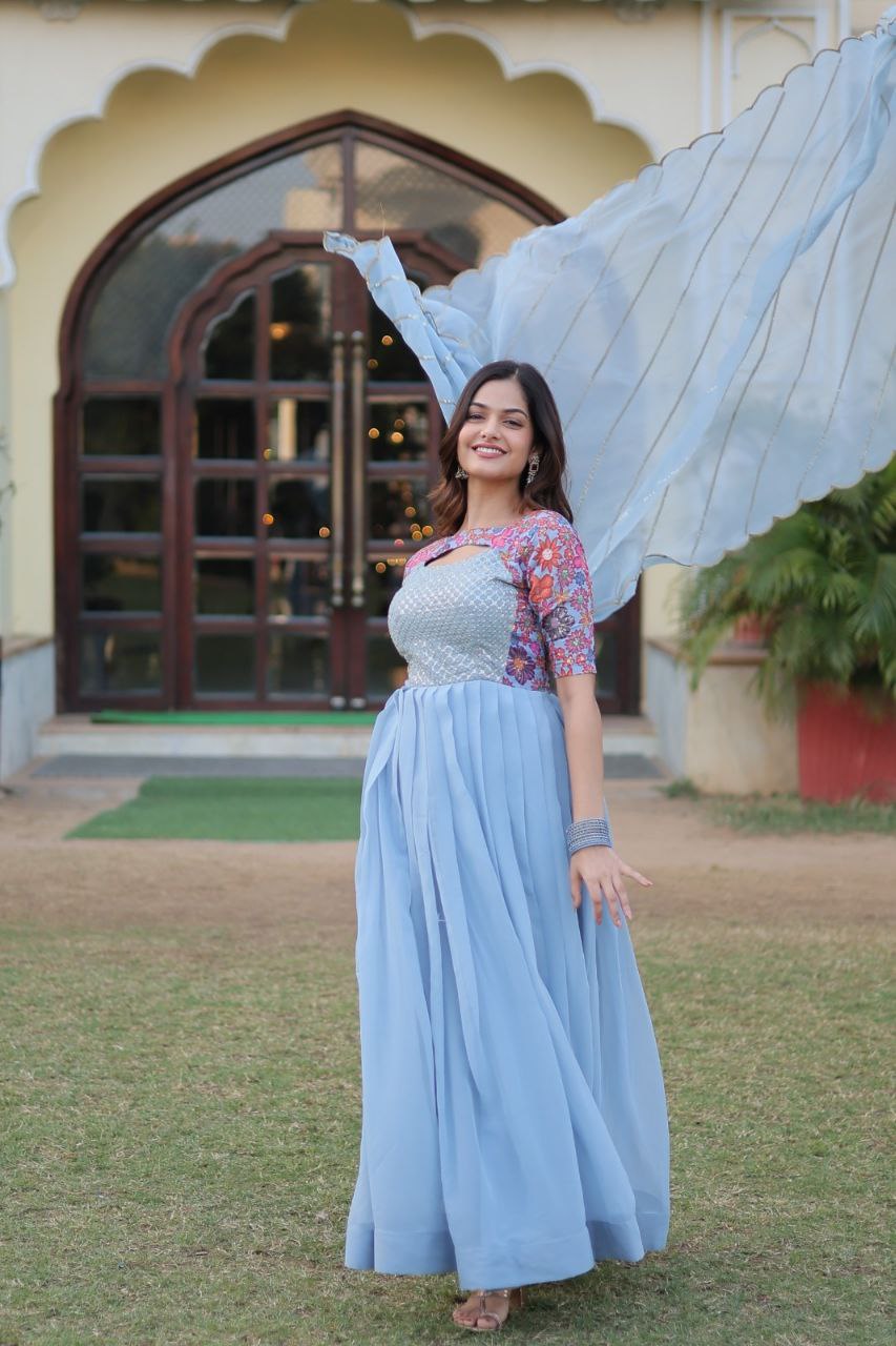 Exquisite Designer Gown with Floral Print & Embroidered Dupatta β Ready-to-Wear Elegance at Its Best!