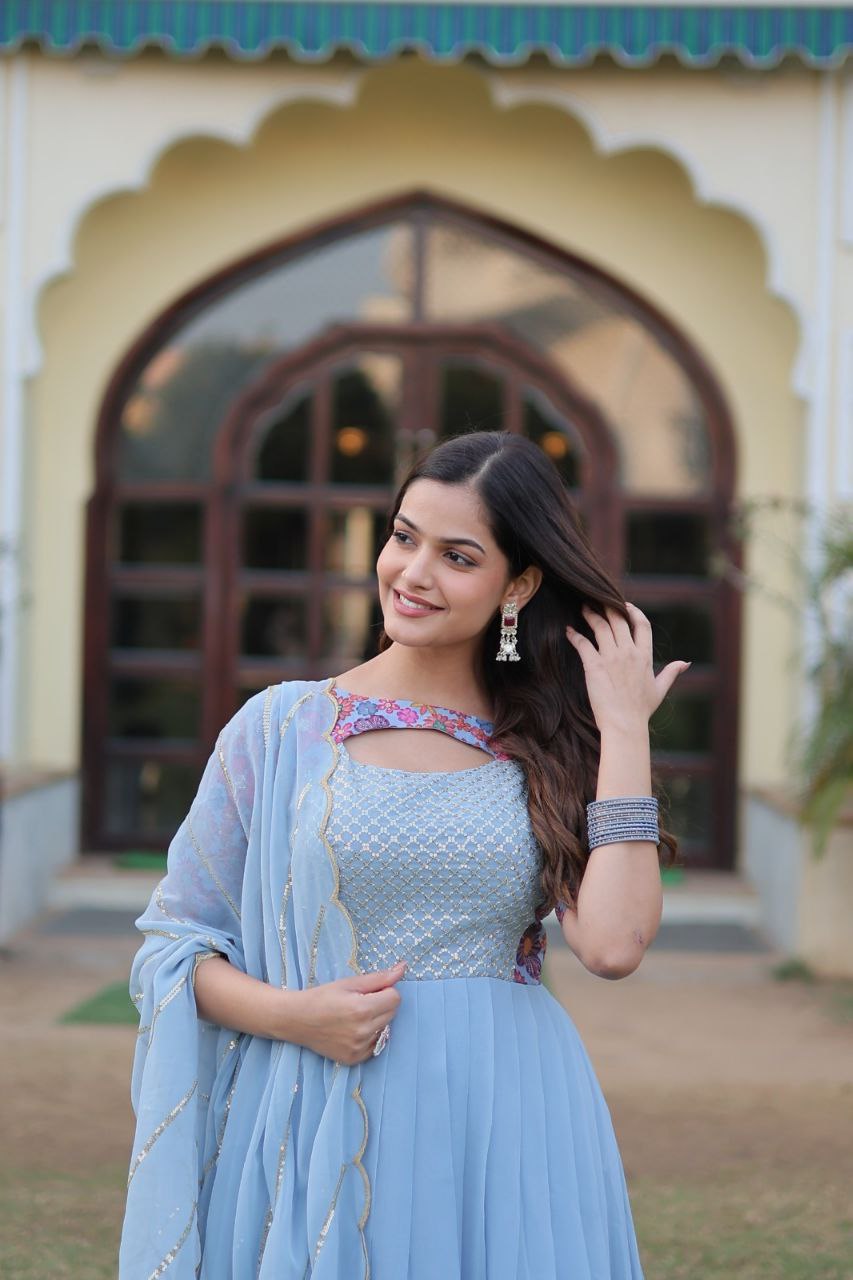 Exquisite Designer Gown with Floral Print & Embroidered Dupatta β Ready-to-Wear Elegance at Its Best!