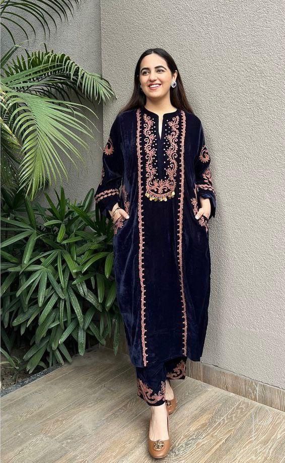 Winter Elegance – Designer Velvet Embroidery Suit with Pocket