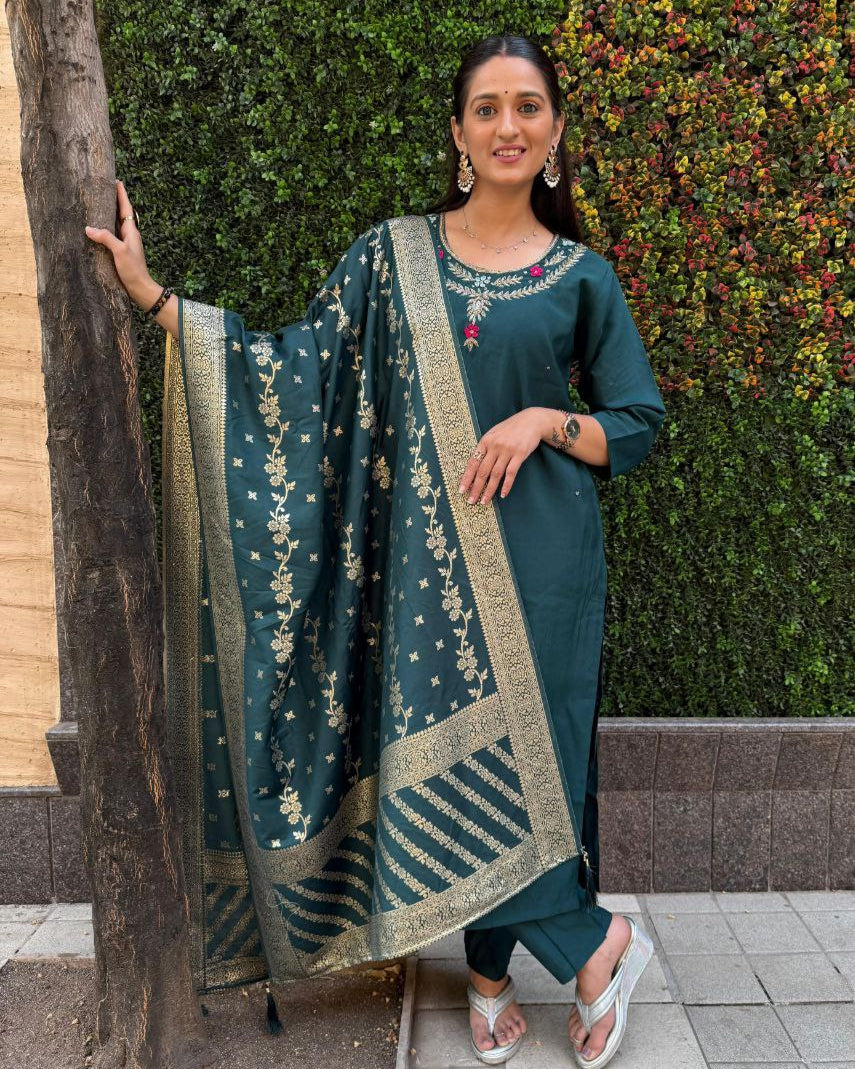 Introducing the Elegant Designer Kurti Pant Dupatta Set β A Perfect Blend of Luxury & Comfort!