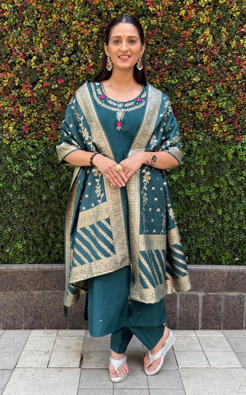 Introducing the Elegant Designer Kurti Pant Dupatta Set β A Perfect Blend of Luxury & Comfort!