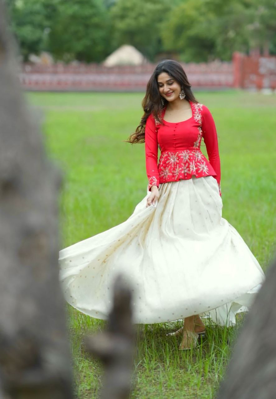 Elegant Chinon Crop Top & Jacquard Lehenga β A Timeless Statement
