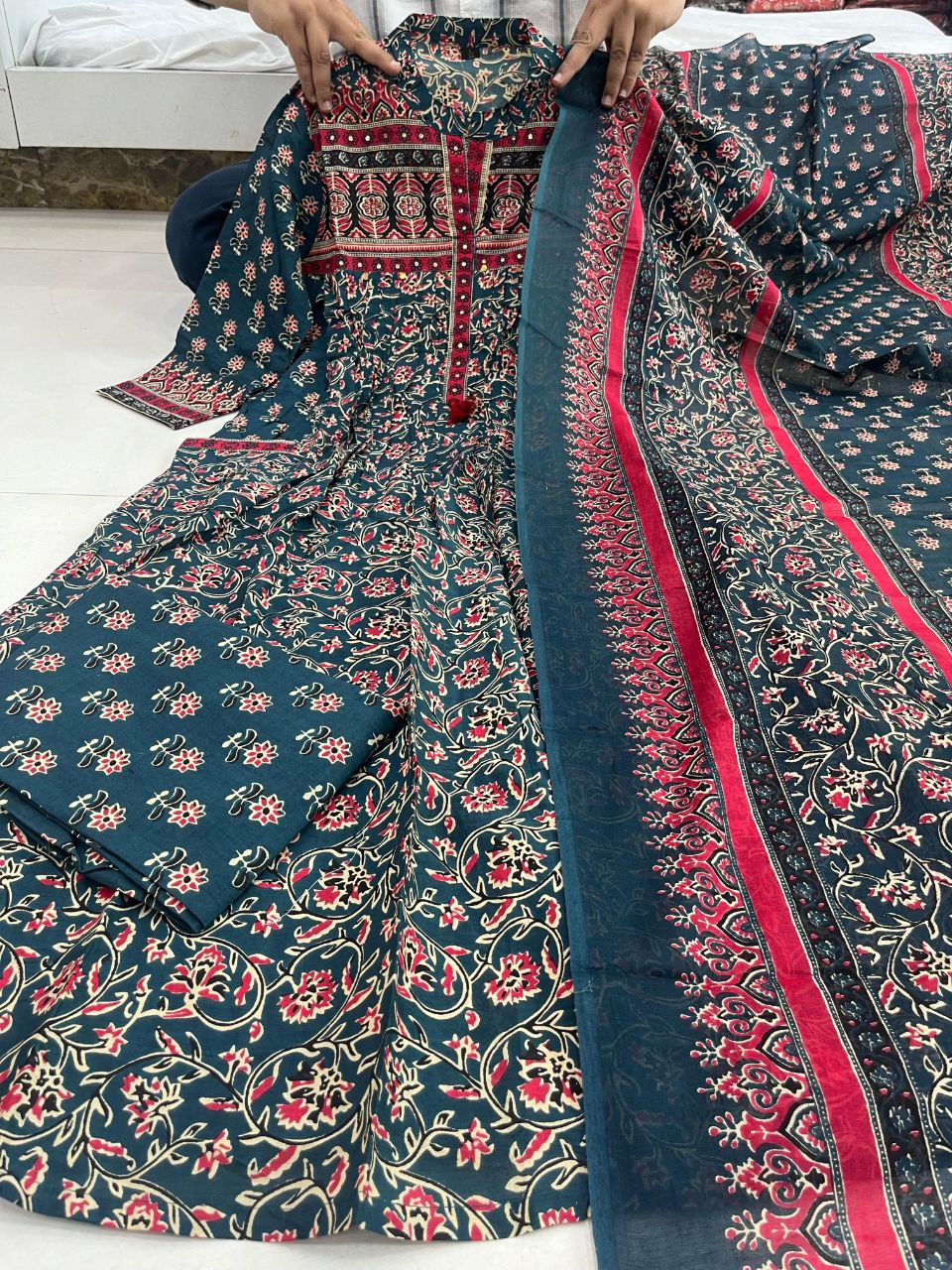 Pure Cotton Side Pocket Suit Set | Hand Print Work | Mill Print Dupatta