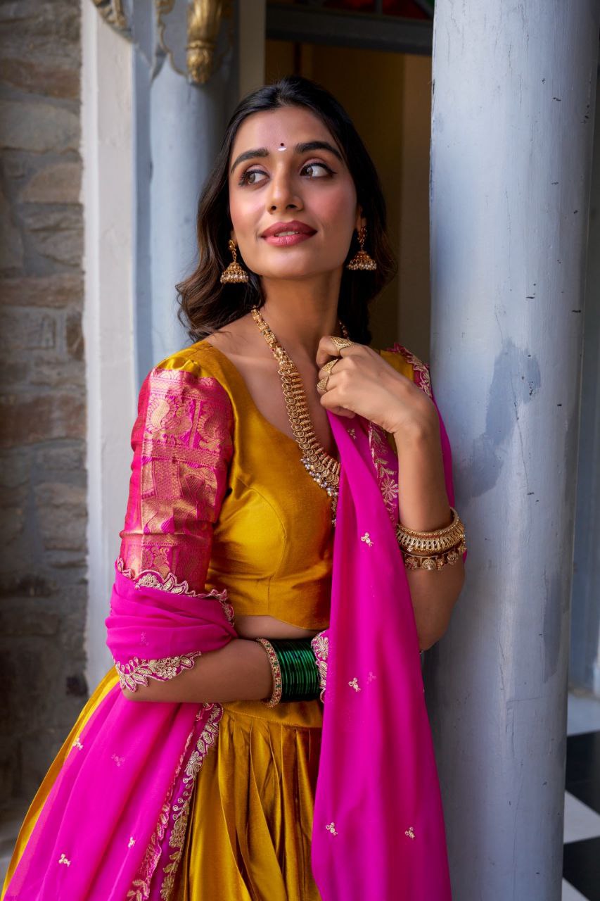 South Indian Elegance: Narayan Pattu Lehenga Choli with Zari Weaving & Sequins Dupatta