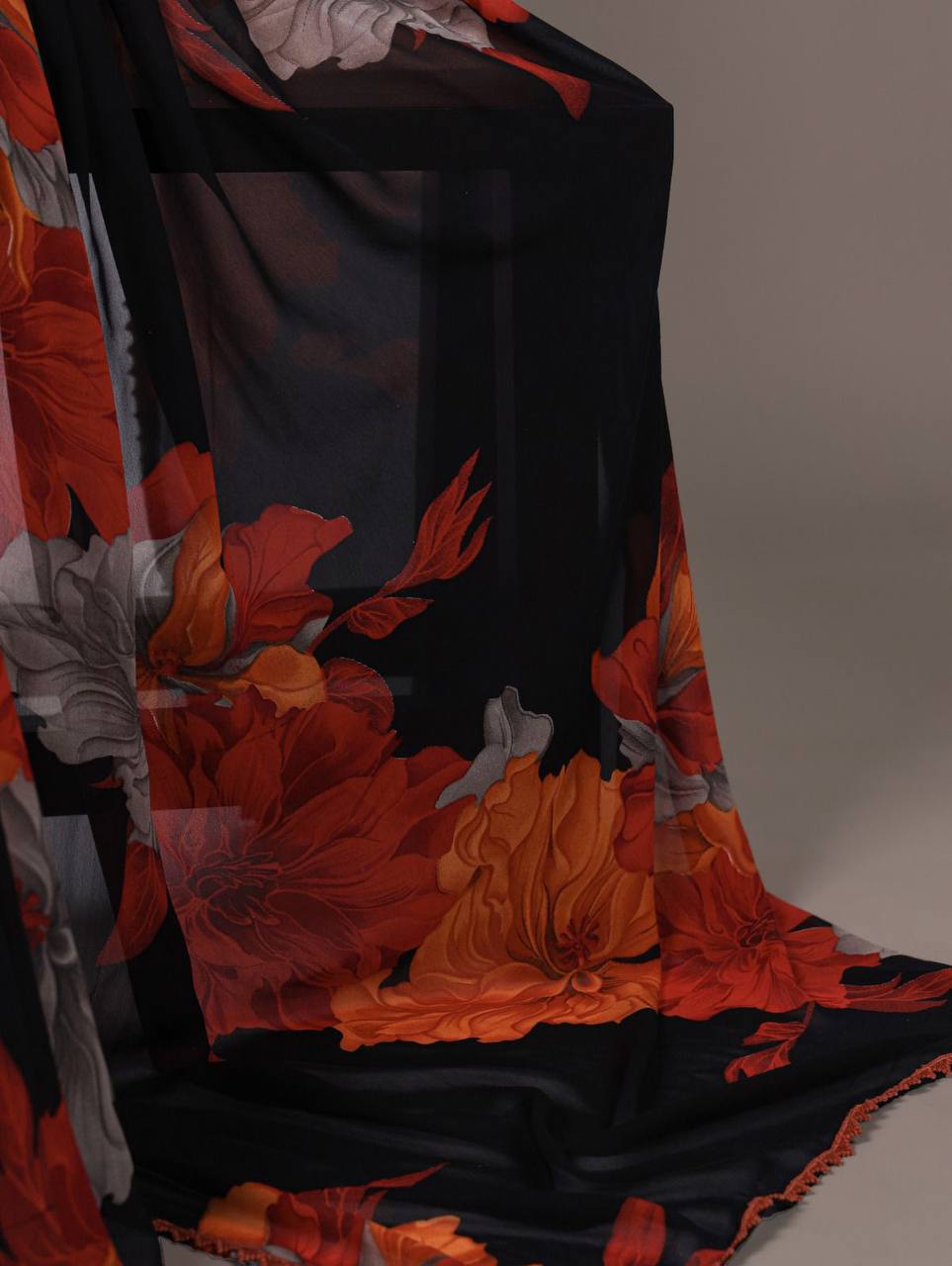 Weightless Marble Texture Saree – Floral Print with Lace Border & Banglori Blouse