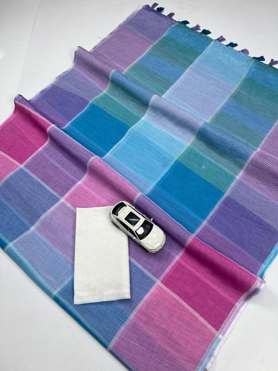 Plain Linen Saree – Digital Print with Fumka Latkan & Bangalori Satin Blouse