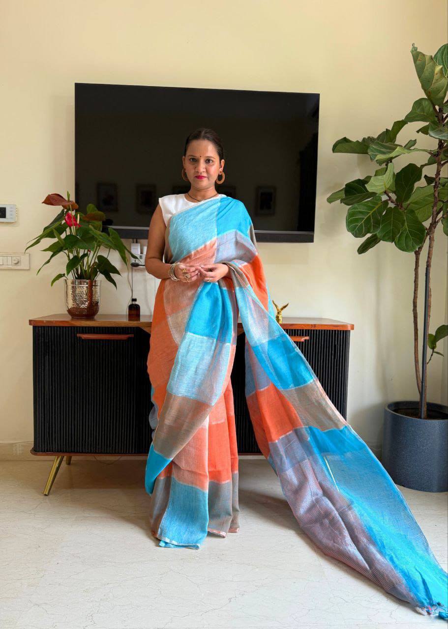Plain Linen Saree – Digital Print with Fumka Latkan & Bangalori Satin Blouse