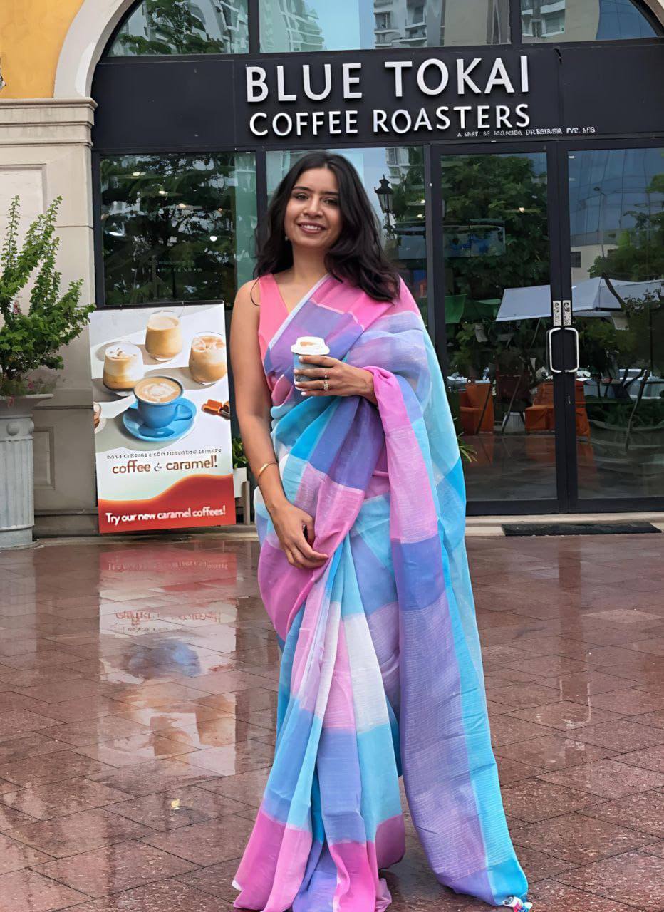 Plain Linen Saree – Digital Print with Fumka Latkan & Bangalori Satin Blouse