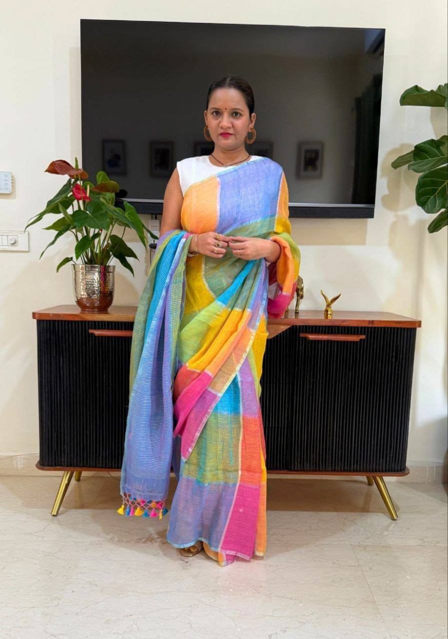 Plain Linen Saree – Digital Print with Fumka Latkan & Bangalori Satin Blouse