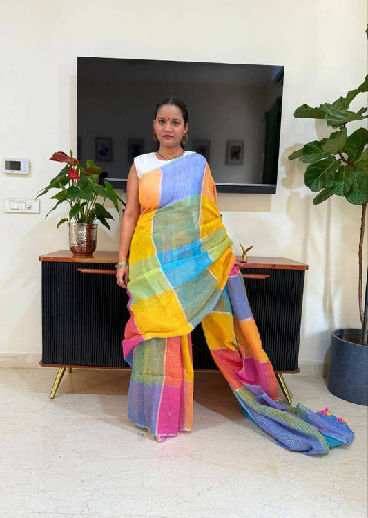 Plain Linen Saree – Digital Print with Fumka Latkan & Bangalori Satin Blouse