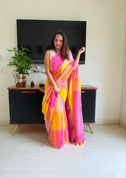 Plain Linen Saree – Digital Print with Fumka Latkan & Bangalori Satin Blouse