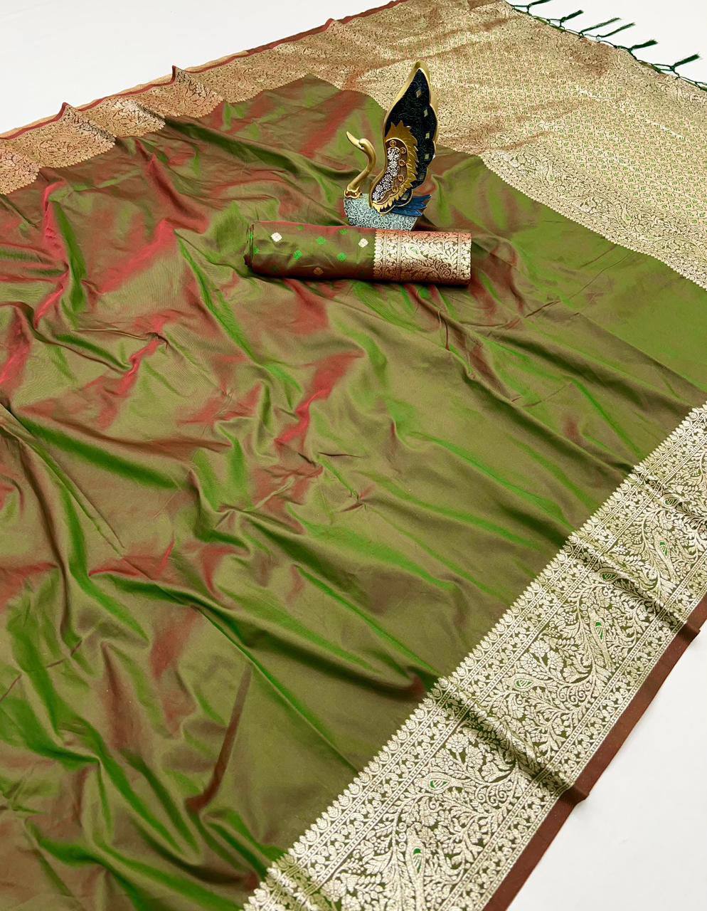 Premium Banarasi Silk Saree – Meenakari Zari Weaving with Tassels