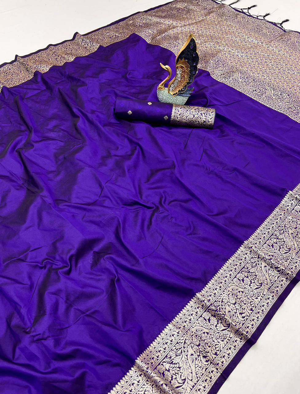 Premium Banarasi Silk Saree – Meenakari Zari Weaving with Tassels