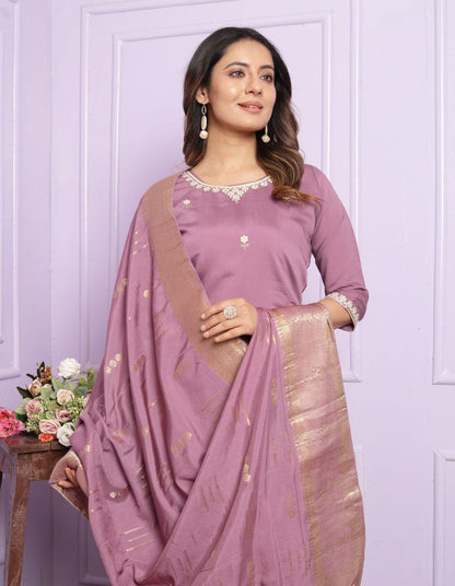 Elegant Kurta Set with Dupatta – A Perfect Blend of Comfort and Style!