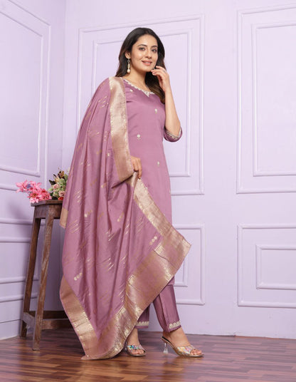 Elegant Kurta Set with Dupatta – A Perfect Blend of Comfort and Style!