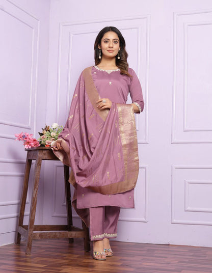 Elegant Kurta Set with Dupatta – A Perfect Blend of Comfort and Style!