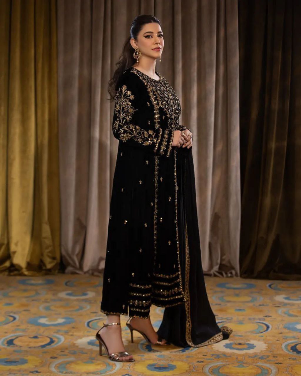 Elevate Your Wardrobe with Our Luxurious Heavy Viscose Black Velvet Top and Dupatta