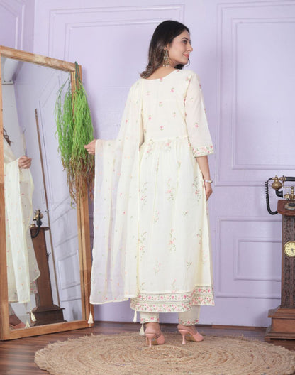 Elegant Kurta Set with Dupatta – Graceful and Timeless