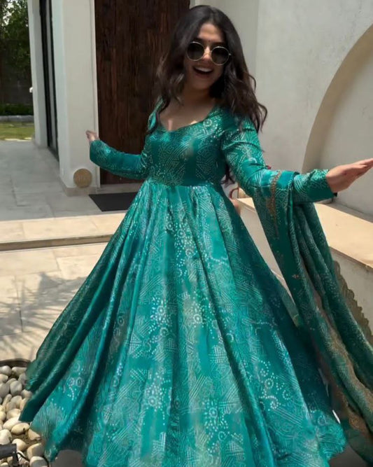 Exquisite Two-Tone Banarasi Silk Anarkali Gown Set with Dupatta & Bottom – Perfect for Festivals & Parties!