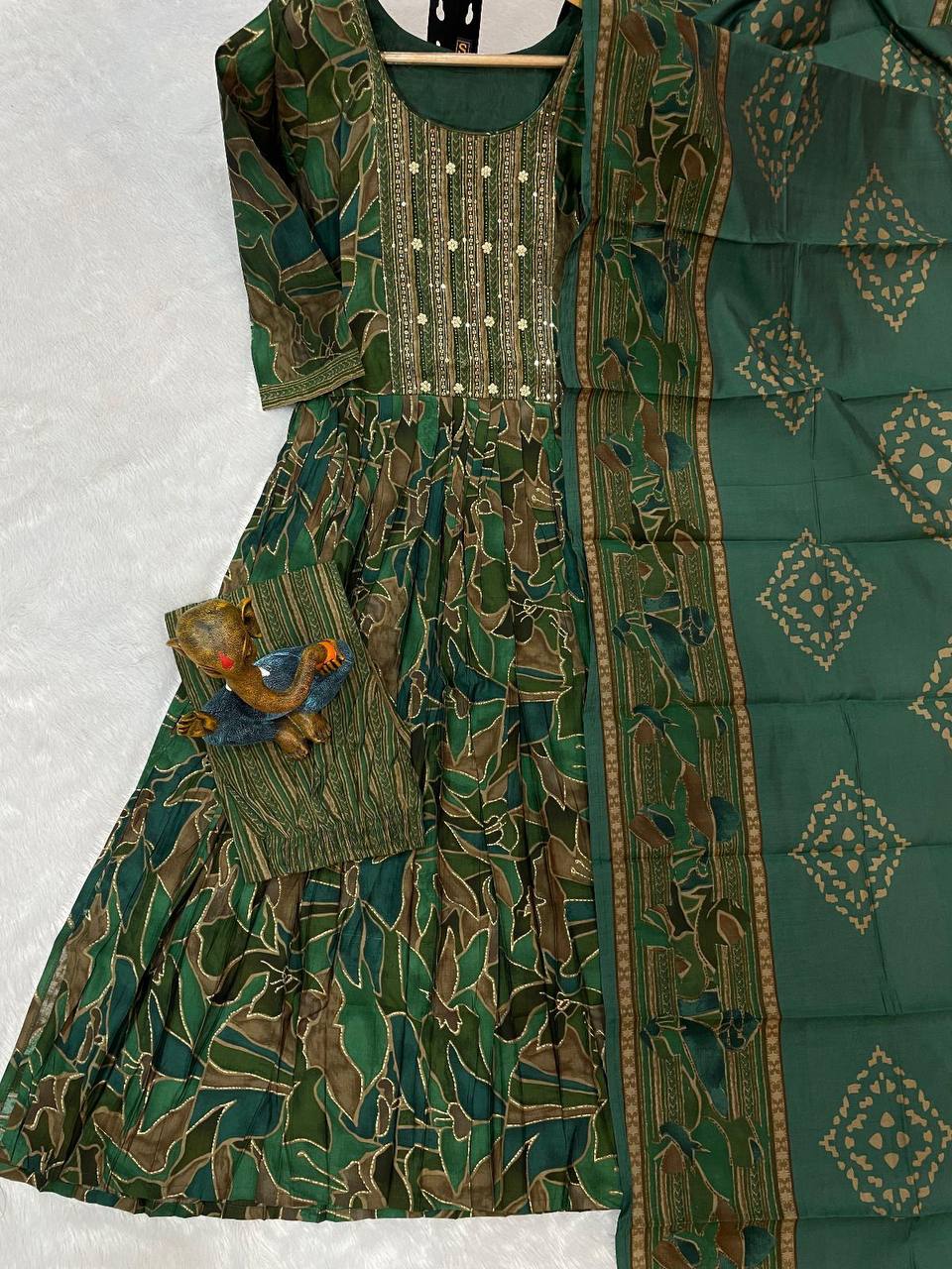 Premium Modal Print Kurti‑Pant‑Dupatta Set – Multi‑Thread Embroidery