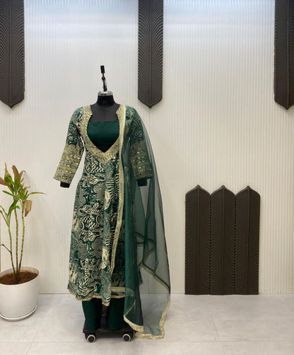 New Trendy 4-Piece Indo Western Set – Embroidered Chinon Top, Blouse, Pant & Organza Dupatta