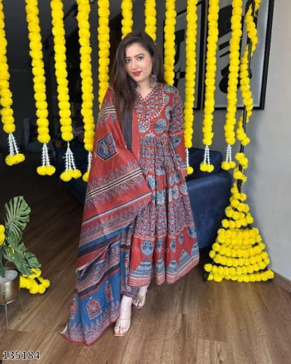 Premium Cotton Kurti Pant & Dupatta Set – Ikkat Print | Neck Handwork | 4-Meter Ghera