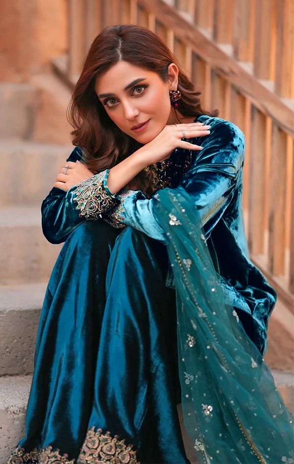 New Designer Premium Velvet Kurti Plazzo Suit with Sequins & Zari Embroidery and Georgette Dupatta – Fully Stitched Festive Wear