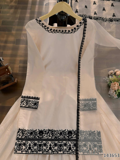 Natural Crep Elegant 3-Piece Designer Set | Comfort Meets Style