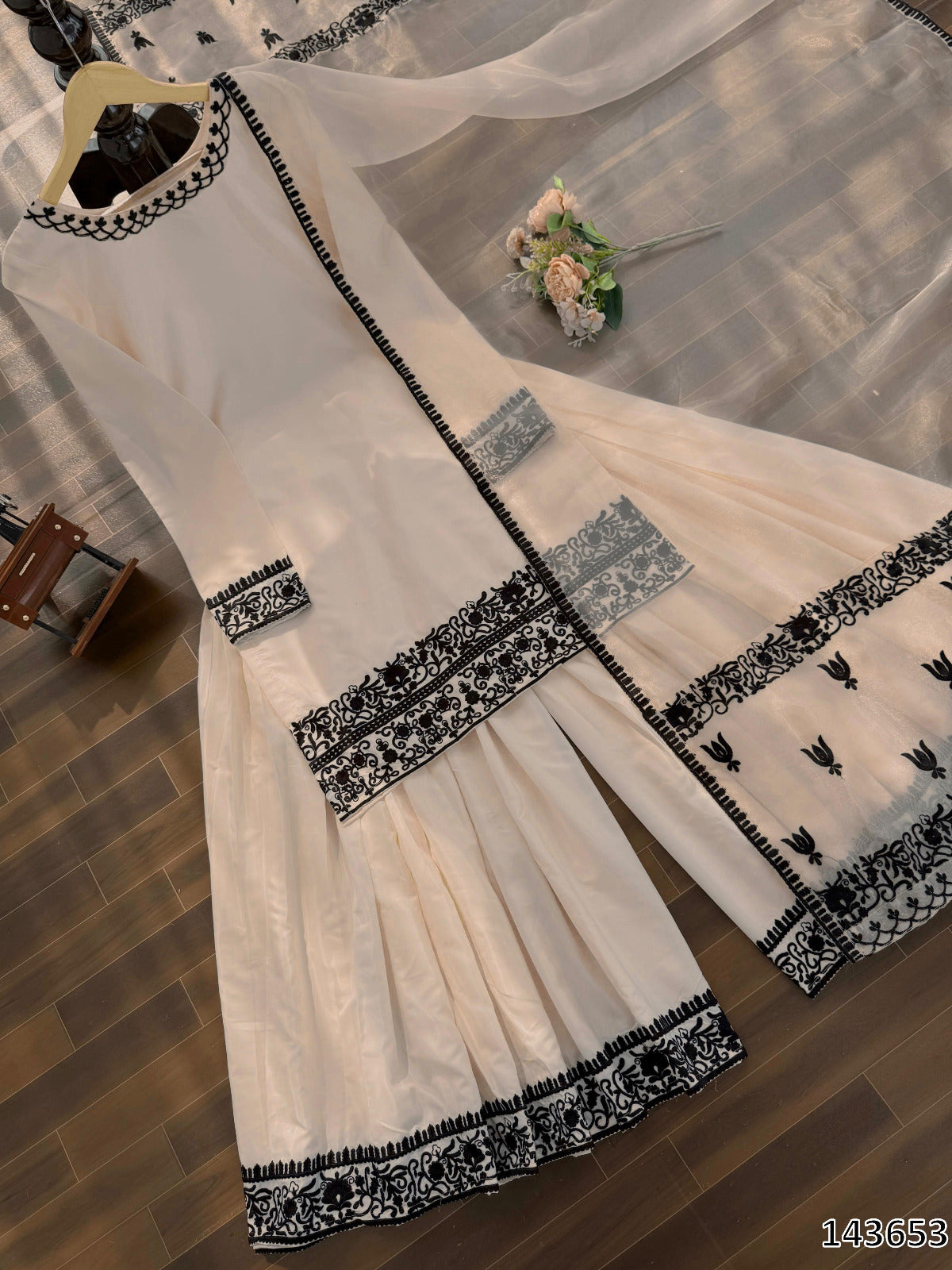 Natural Crep Elegant 3-Piece Designer Set | Comfort Meets Style