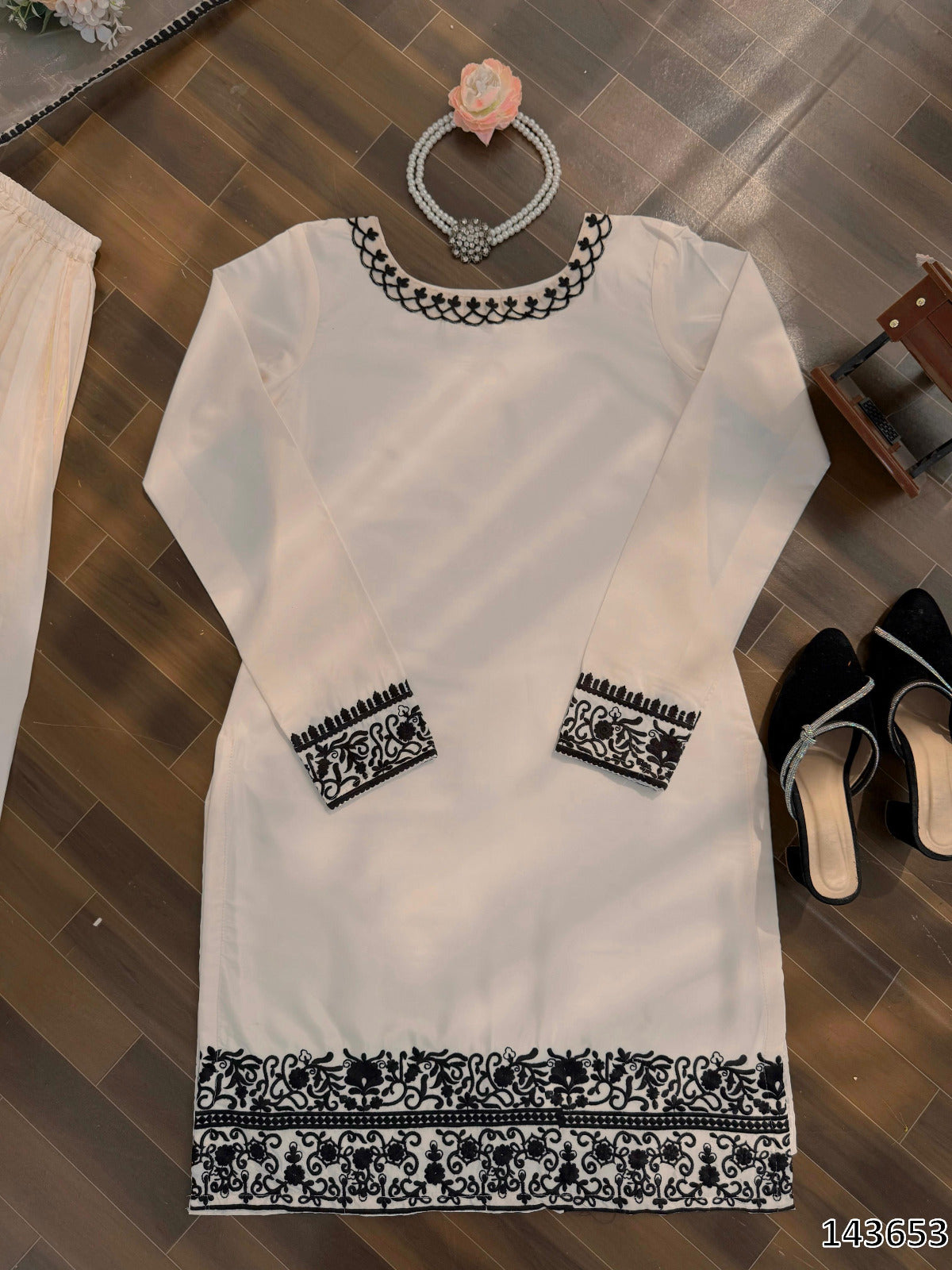 Natural Crep Elegant 3-Piece Designer Set | Comfort Meets Style