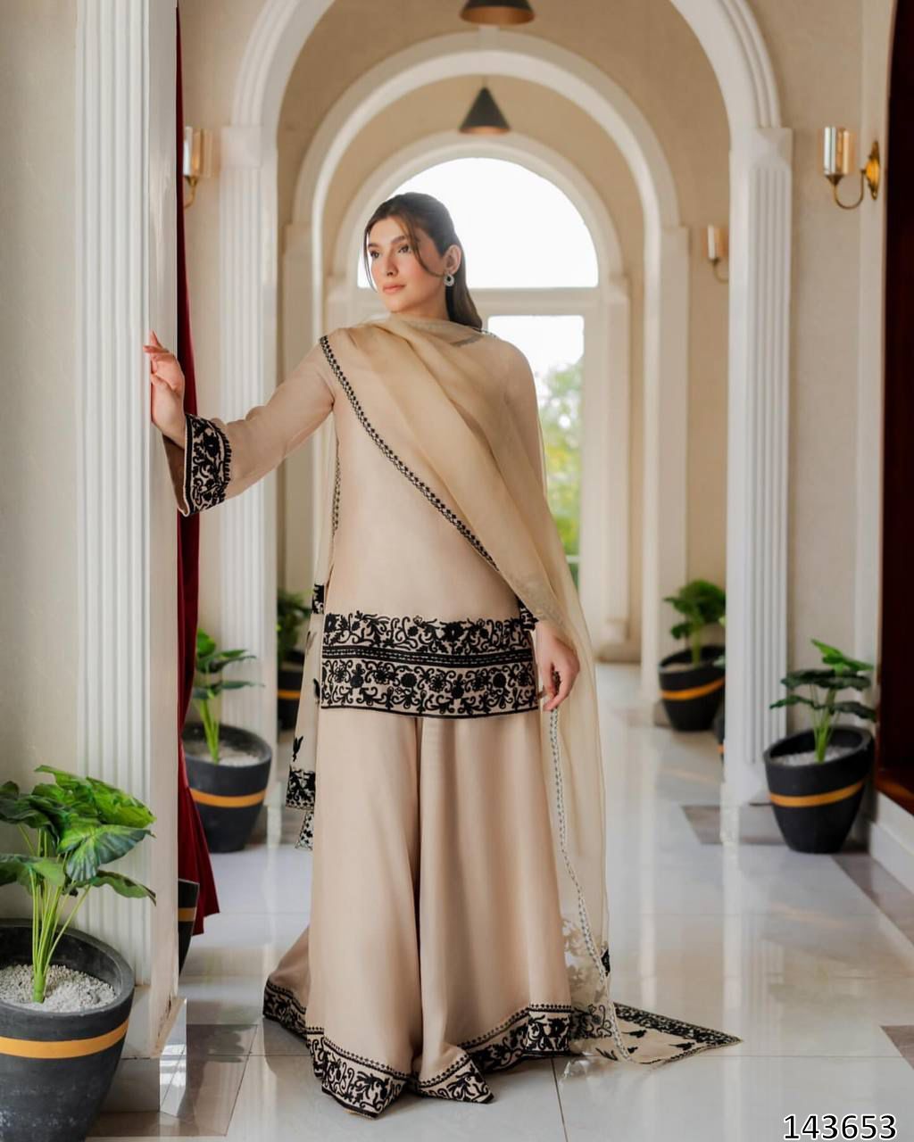 Natural Crep Elegant 3-Piece Designer Set | Comfort Meets Style
