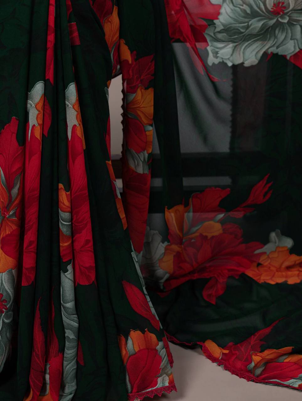 Weightless Marble Texture Saree – Floral Print with Lace Border & Banglori Blouse