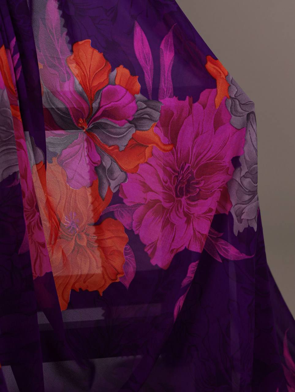 Weightless Marble Texture Saree – Floral Print with Lace Border & Banglori Blouse