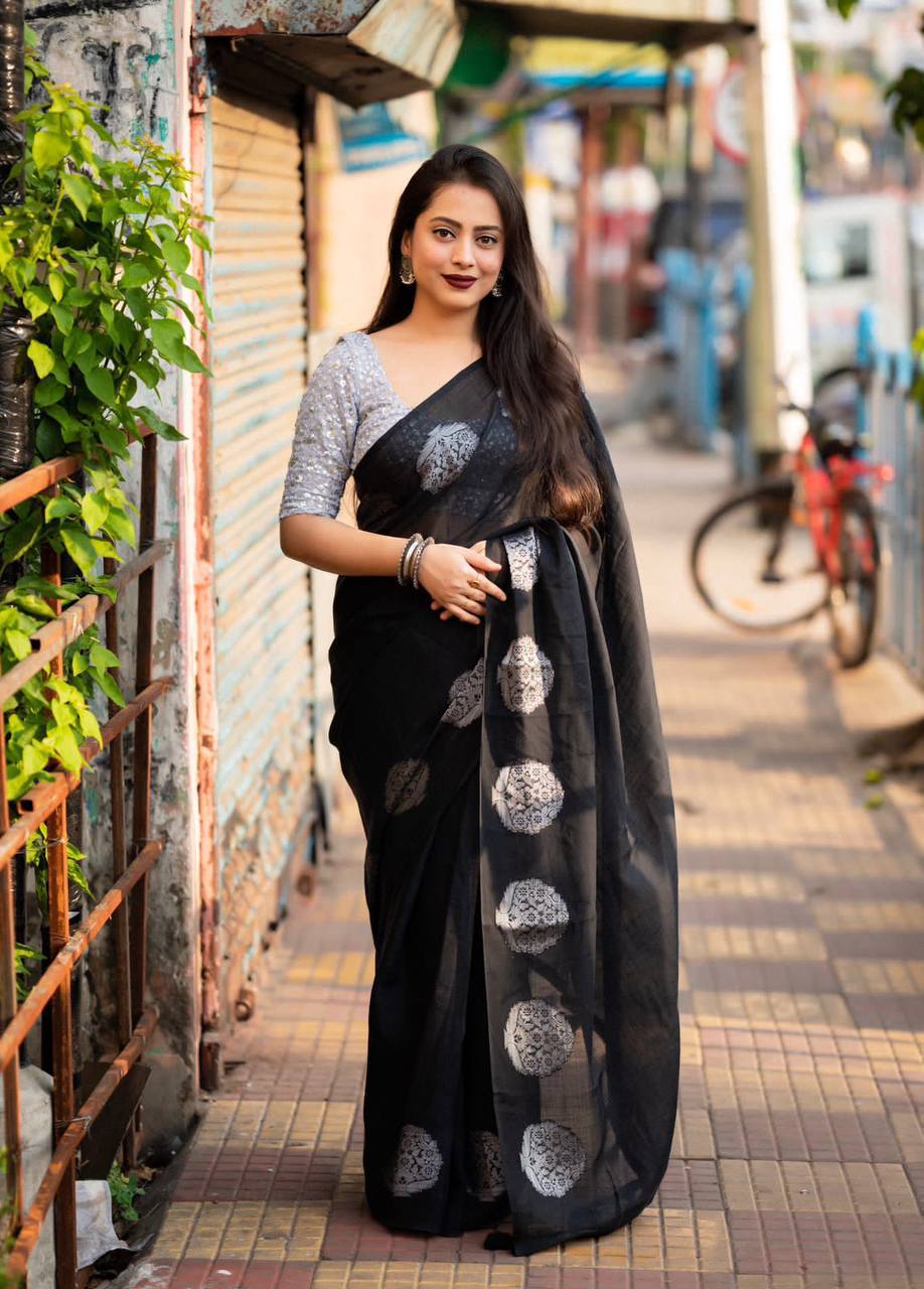 Kerala Linen Saree – Woven Zari Jacquard Design with Cotton Tassels