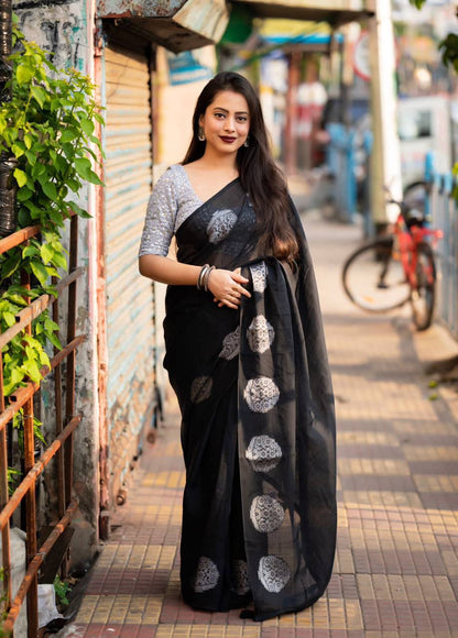 Kerala Linen Saree – Woven Zari Jacquard Design with Cotton Tassels