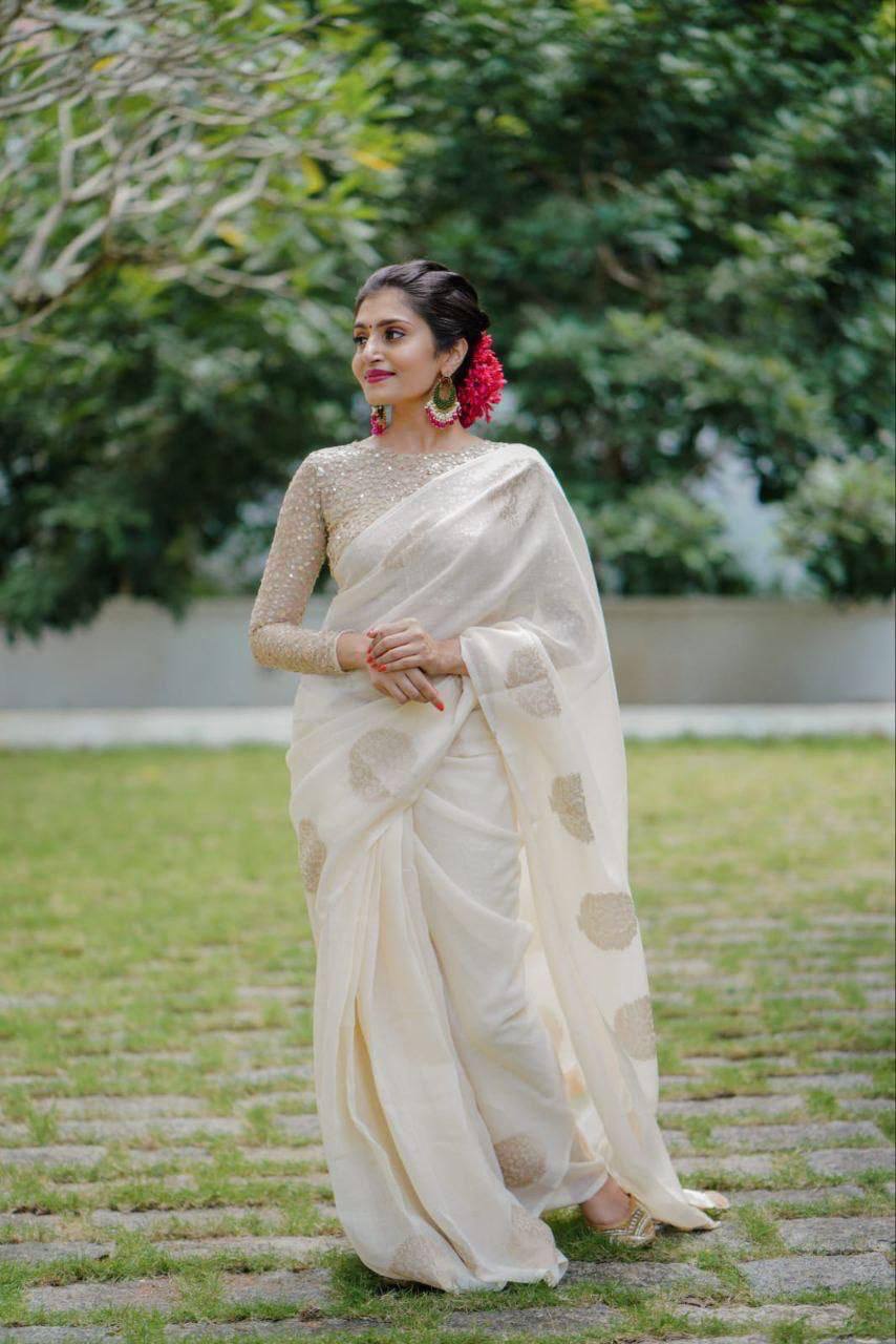 Kerala Linen Saree – Woven Zari Jacquard Design with Cotton Tassels