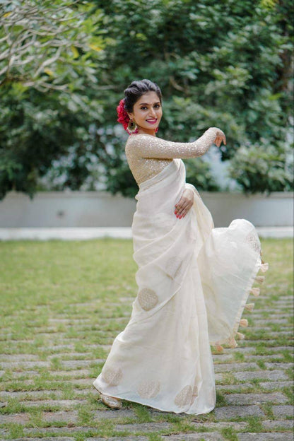 Kerala Linen Saree – Woven Zari Jacquard Design with Cotton Tassels