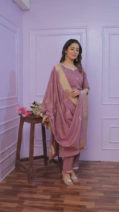 Elegant Kurta Set with Dupatta – A Perfect Blend of Comfort and Style!